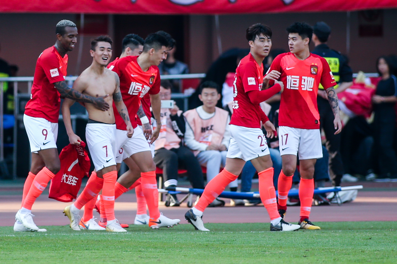 顶薪梦想破灭！特雷杨迎来3年12亿续约方案，赶紧下决心签约吧