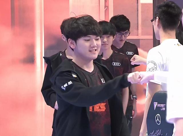 “Fever”箱子中的错误在 CS2 ：稀有刀具变得过于容易获得