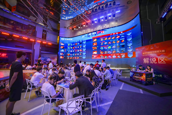 1月15日下午15：00，2023英雄联盟职业联赛（LPL）春季赛第一周第二天的比赛即将到来